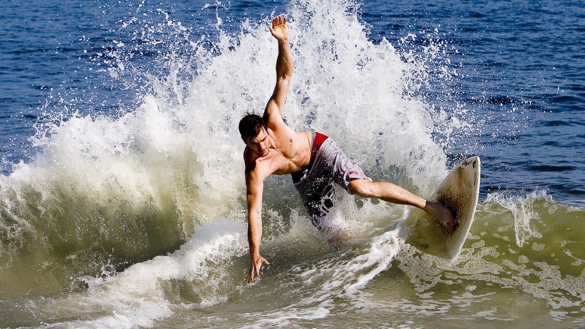 女子100仰澳美包揽前二 中国稳进前五，女子100米仰泳中国队包揽金银铜
